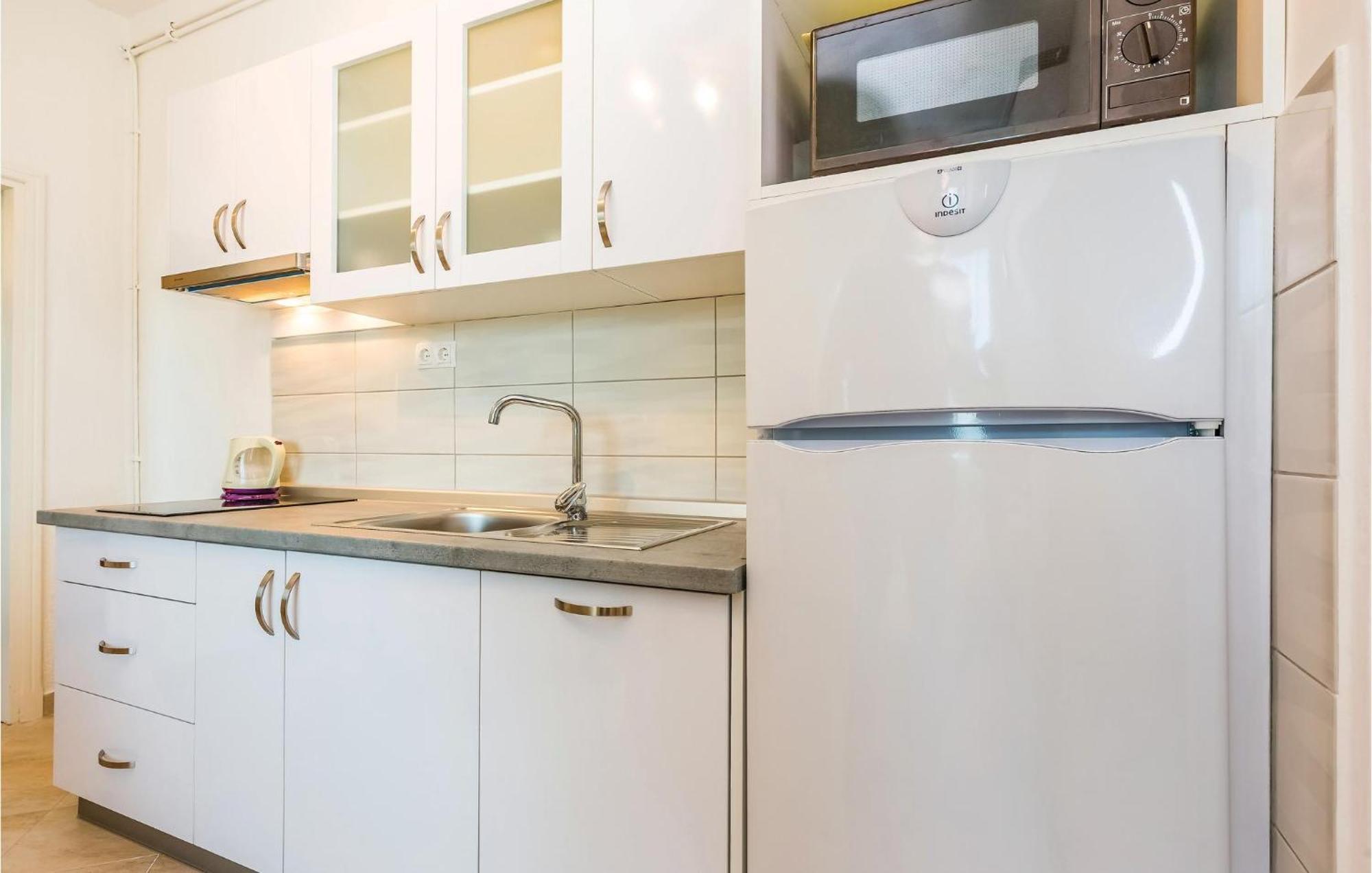 1 Bedroom Awesome Apartment In Supetarska Draga Exterior foto